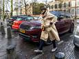 Binnen twaalf jaar moeten automobilisten overal betalen voor een parkeerplaats. Het stadsbestuur wijst drie blokken aan, waar de maatregel achtereenvolgend wordt ingevoerd.