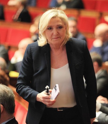 Retraites en France: Marine Le Pen ne veut pas participer à "éteindre le feu”