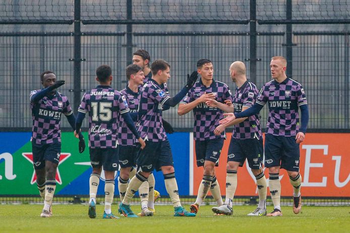 Go Ahead Eagles kwam tegen Feyenoord verrassend op voorsprong via Isac Lidberg (rechts).