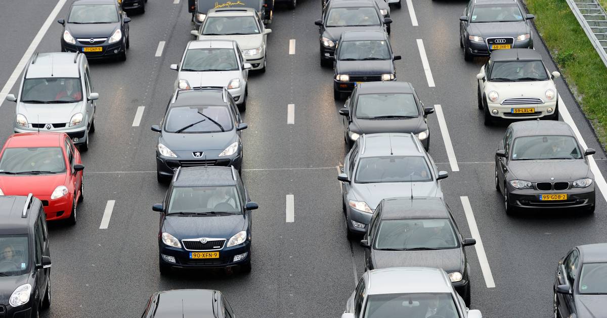 Ongeluk op A58 bij Tilburg, twee rijstroken dicht richting Breda.