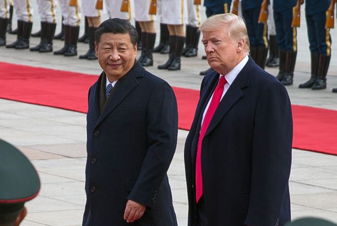 Archiefbeeld - De Chinese president Xi Jinping (l.) en zijn Amerikaanse ambtsgenoot Donald Trump (r.)