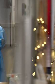 LIVE | Advies VS: liever niet prikken met Janssen-coronavaccin, meer oud papier door besteldrift pakketjes