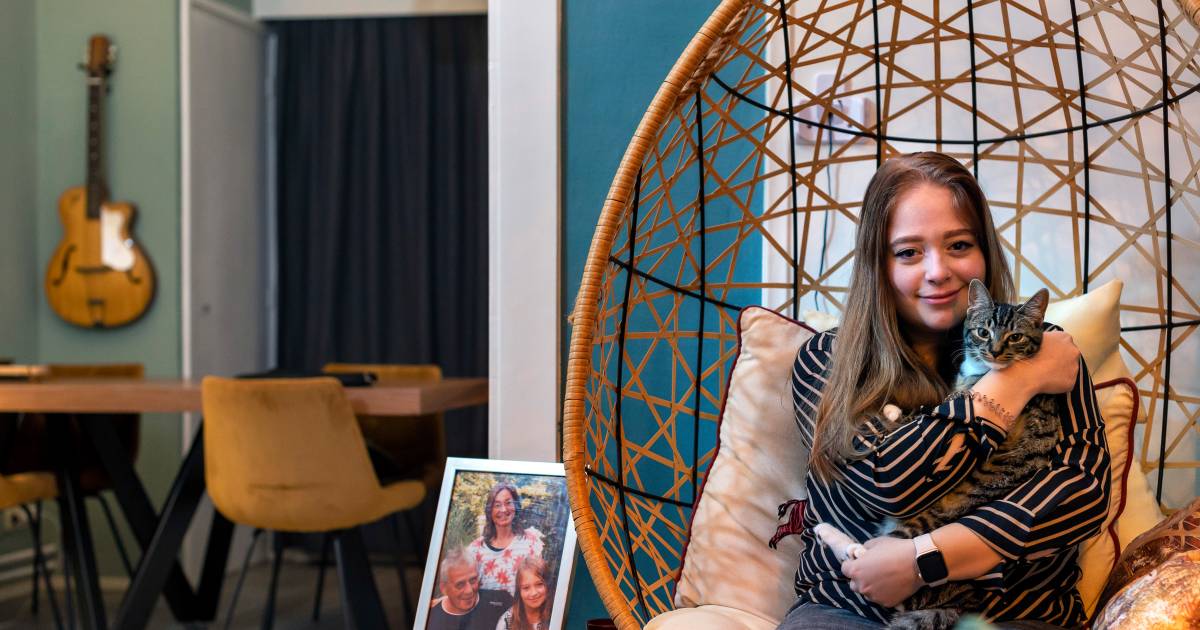 Annica uit huis gezet na overlijden ouders en is boos over oplossing voor lotgenoten ‘Mensen