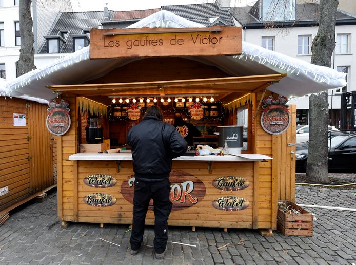 Een illustratiebeeldje van de kerstmarkt in Brussel die wordt opgezet. .In Bavikhove zullen er geen standjes opgetrokken worden.
