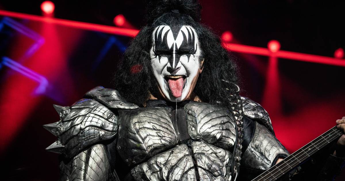 Il chitarrista Gene Simmons giura con la mano sulla Bibbia: “I Kiss si fermeranno davvero dopo il tour d’addio” |  musica