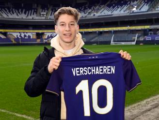 Yari Verschaeren pronkt vanaf nu met nummer 10 bij Anderlecht. Kompany: “Een logische en verdiende evolutie”