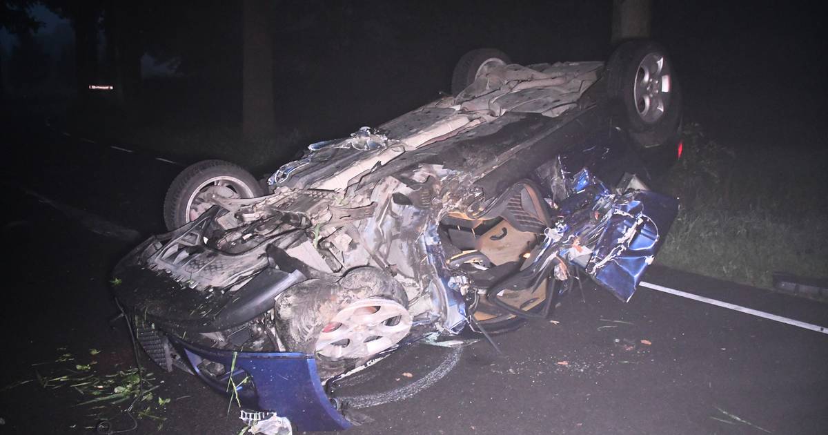 Automobilist raakt gewond bij eenzijdig ongeval bij Overslag.