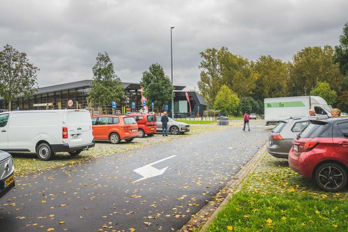 Tankstation Drongen, waar een Manchester-City fan zwaargewond werd achtergelaten