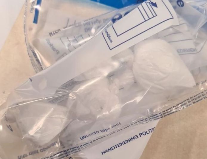 Twee mannen (19 en 42) opgepakt voor drugs dealen in Eindhoven ...