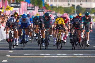 De Kleijn laat zich ‘in al het sprintgeweld’ van UAE Tour meteen van voren zien