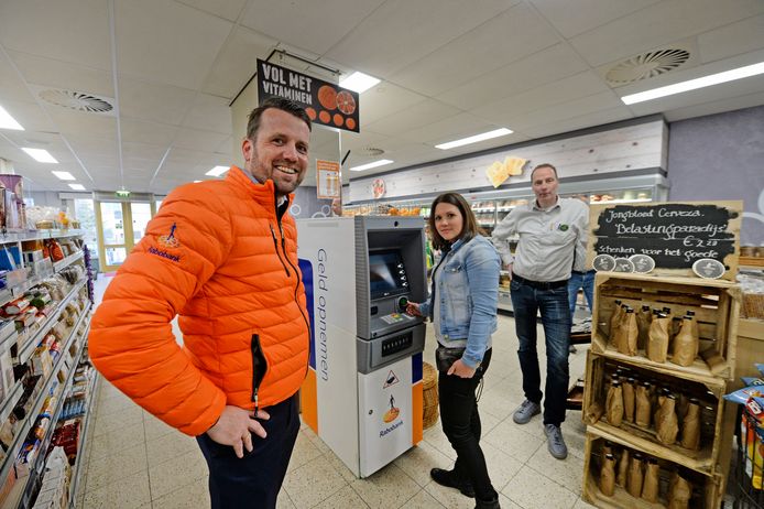 Lonneker kan weer pinnen: 'Ouderen geld in de portemonnee hebben' | Enschede e.o. tubantia.nl