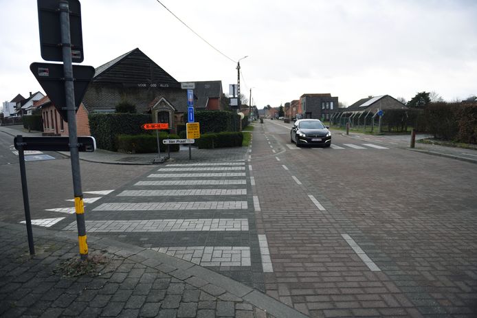De Schoolstraat is door de ingrijpende werken opnieuw een tweerichtingsstraat geworden voor lokaal verkeer.