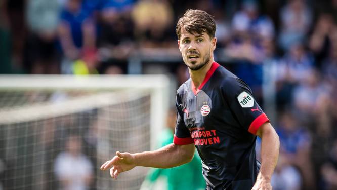 PSV neemt tijdens PSV-Cambuur afscheid van oud-aanvoerder Marco van Ginkel 