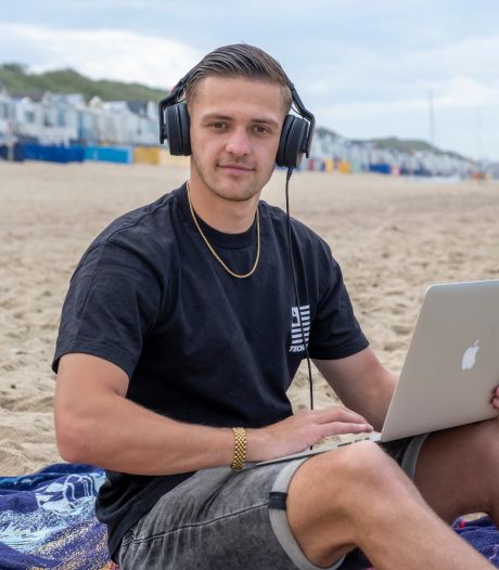 Roan (23) uit Goes draait op de grootste feesten van de Costa Brava: ‘Het komt niet zomaar aanwaaien’