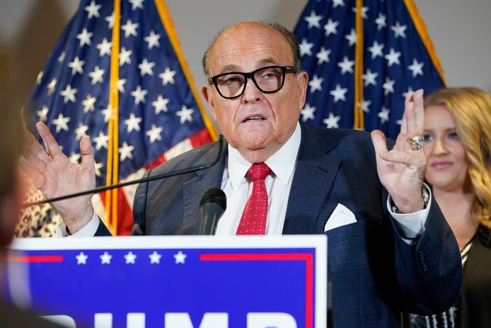 Rudy Giuliani tijdens de veelbesproken persconferentie vorige week.