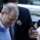 Weinstein officieel aangeklaagd voor verkrachting en onder elektronisch toezicht geplaatst
