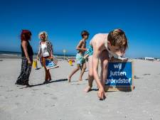 Gratis ijsje verdienen met opruimen van afval op het strand