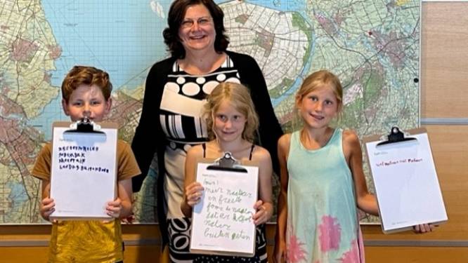 ‘Kinderdirecteuren’ delen hun ideeën over natuur en duurzaamheid met gedeputeerde Flevoland