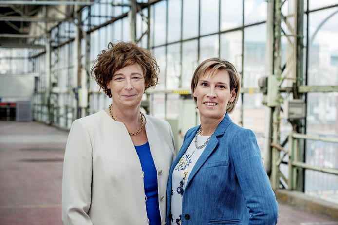 Petra De Sutter en haar echtgenote Claire Vanhoutte op een foto uit 2019 toen ze allebei op een lijst van Groen stonden. De Sutter trok de Europese lijst, Vanhoutte stond 12de op de Vlaamse lijst.