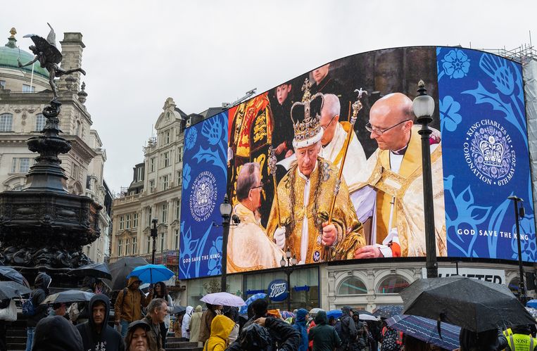Il conoscitore della famiglia reale Harry de Baebe il giorno dell’incoronazione di Carlo