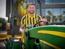 ‘Il Trattore’ Mitchell Dijks tekent bij Vitesse: ‘Samen strijden om het tij te keren’