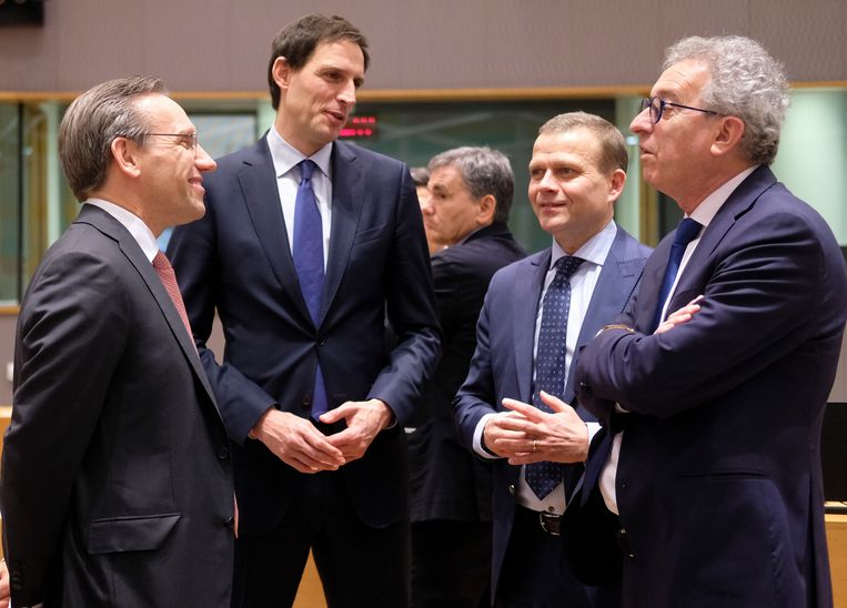 Minister van Financiën Wopke Hoekstra met van links naar rechts zijn collega’s Jörg Kukies (staatssecretaris in Duitsland), Petteri Orpo (Finland) en Pierre Gramegna (Luxemburg). Beeld EPA