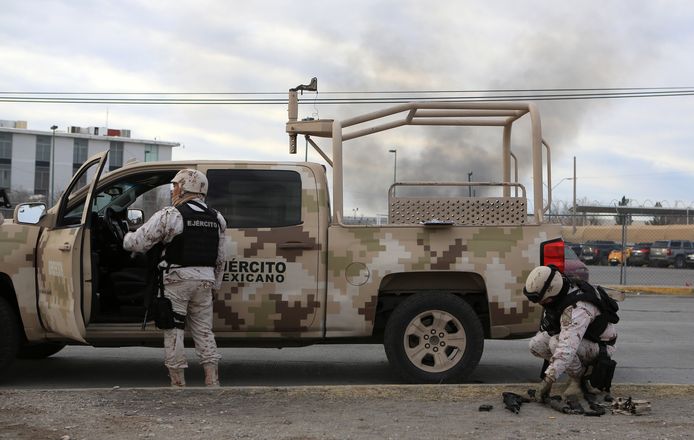 Het Mexicaanse leger houdt de wacht bij de gevangenis waar de opstand uitbrak.