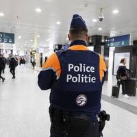 Man met kalasjnikov gearresteerd in station Brussel-Zuid, wapen zat in sporttas verstopt tussen babykleding