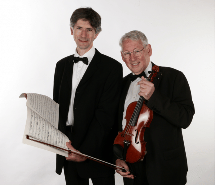 Piet Kommers en Gerard van Kempen geven zaterdag een concert in de Oude Blasiuskerk in Delden.