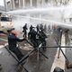 Grimmige sfeer in Brussel: traangas en waterkanon tegen betogende militairen