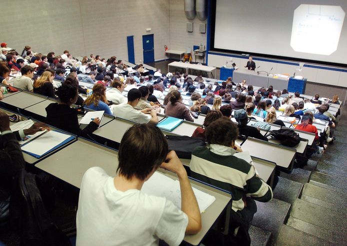 Vorig academiejaar studeerden 32.499 buitenlandse studenten aan een hogeschool of universiteit in Vlaanderen. In het academiejaar 2008-2009 waren dat er nog maar 13.963.