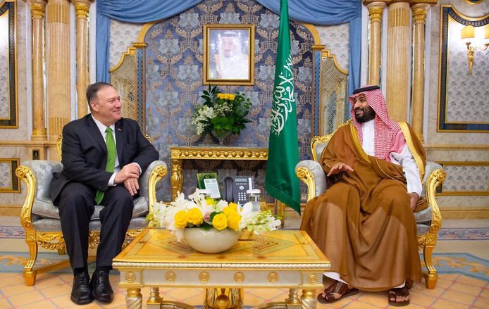 Pompeo en bin Salman in Saoedi-Arabië.