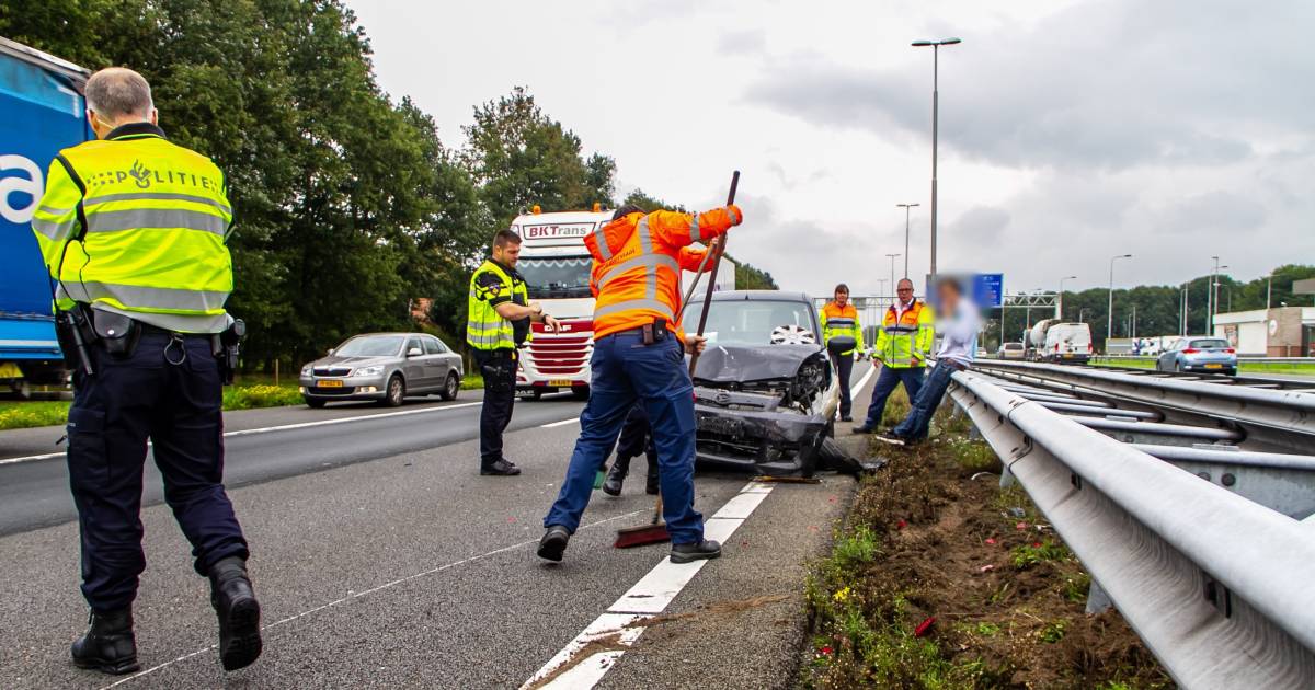 Gewonde en file door ongeval op A1 bij Terschuur.