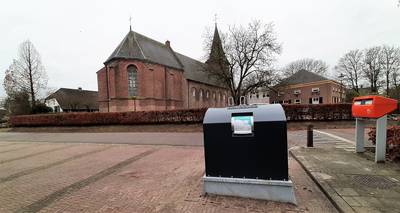 Avri luistert naar kritiek uit Kerkwijk: luiercontainer bij de kerk gaat weg