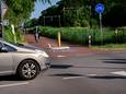 Hoewel ze voorrang hebben, rijden automobilisten hier regelmatig stapvoets over de Kettingbrugweg, om botsingen met fietsers op de F35 te voorkomen.