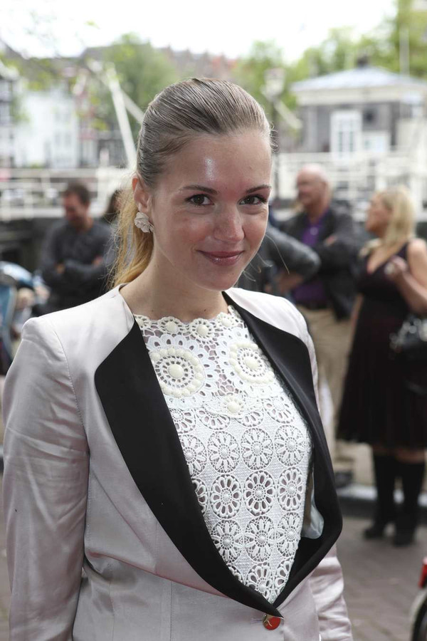 Marly van der Velden gaat naakt Foto AD.nl