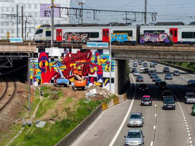 Nieuwe graffiti van Matthias Schoenaerts en co geeft kleur aan viaduct Berchem Station
