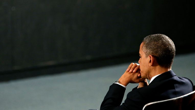 President Obama, verzonken in gebed tijdens de herdenkingsdienst voor de slachtoffers in Newtown (Connecticut). Beeld REUTERS