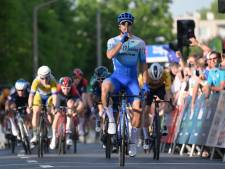 Dylan Groenewegen is Fabio Jakobsen te snel af in vierde etappe Ronde van Hongarije
