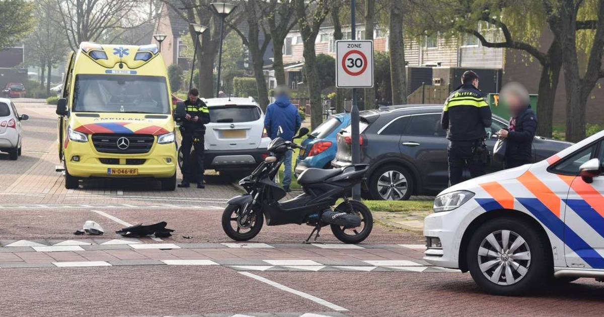 Scooterrijder gewond bij botsing met auto in Oost-Souburg.