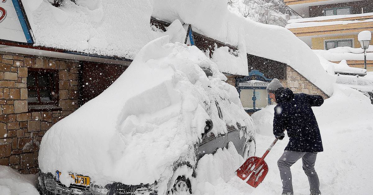 Officier gelijkheid dichters Hoogste sneeuwalarm van kracht in grote delen Oostenrijk: tot drie meter  extra sneeuw, burgers moeten voedsel inslaan voor minstens een week |  Weernieuws | hln.be
