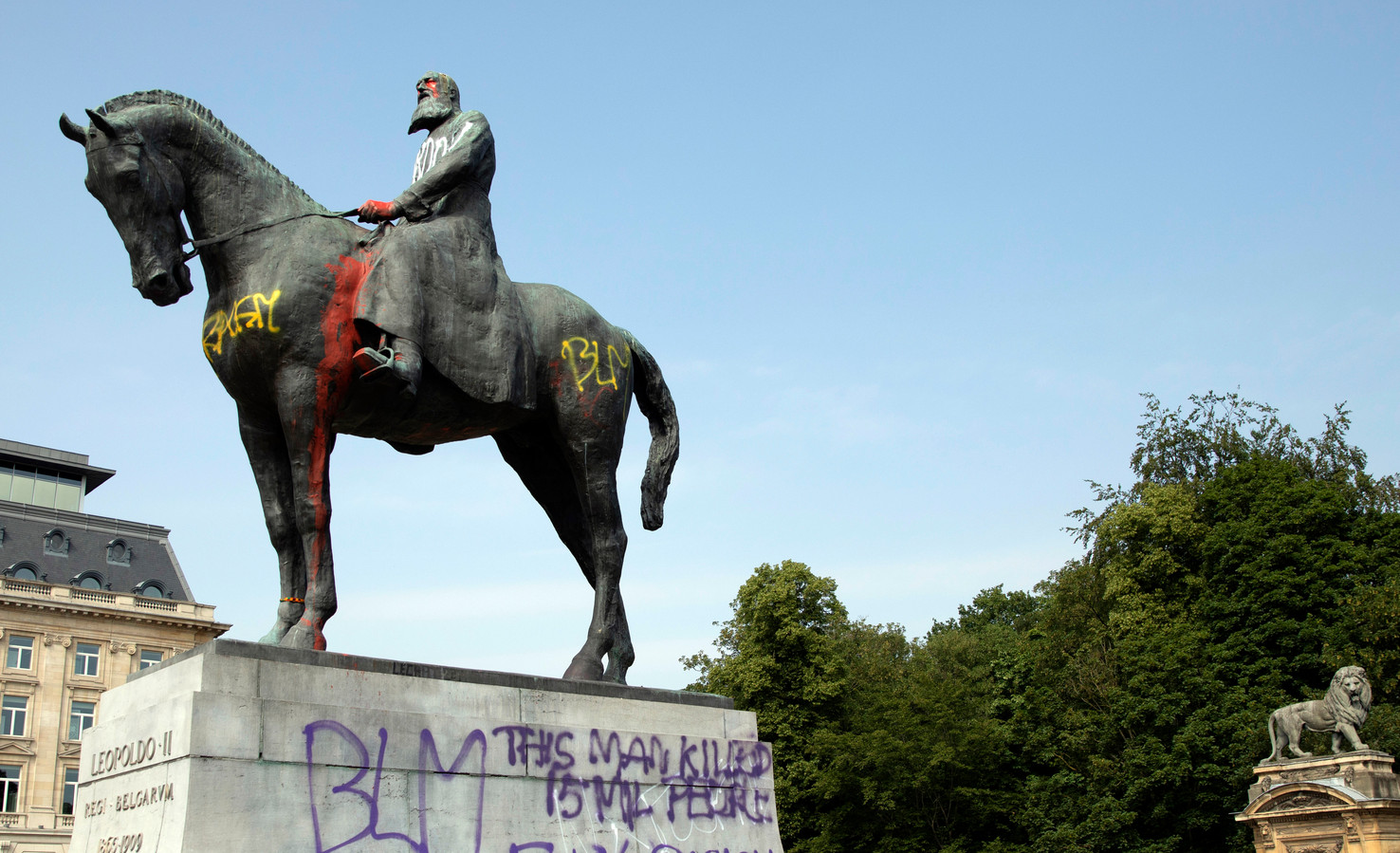Une statue de Léopold II vandalisée à Bruxelles.