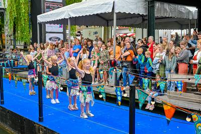 Op een kluitje genieten van optredens, kermis, terrasje en braderie in Klundert