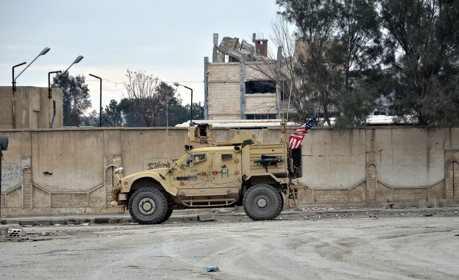 Een gepantserde Amerikaanse legertruck in al-Shaddadi in het noordoosten van Syrië.