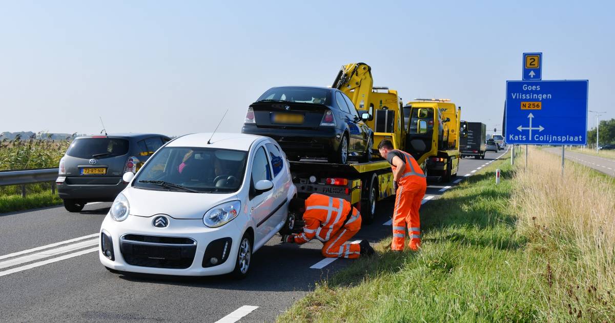 Vier autos betrokken bij ongeluk op de Deltaweg.