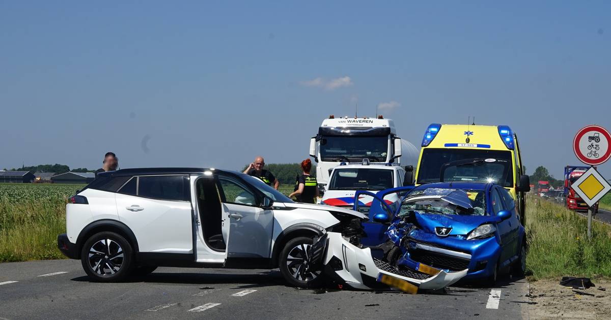 Gewonde bij flink ongeval op Tonisseweg in Oude-Tonge