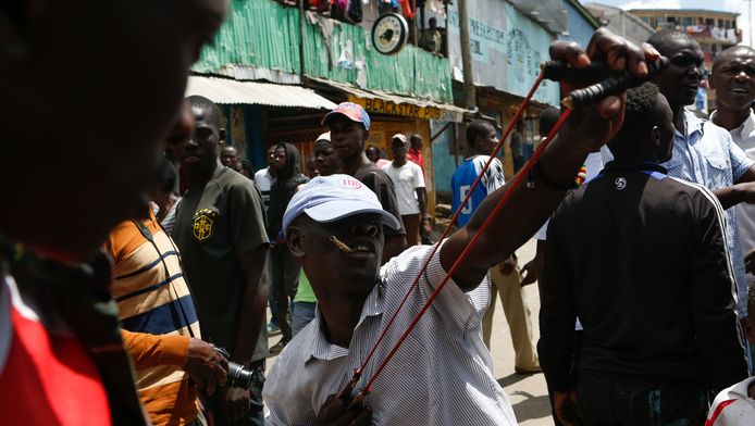 Betogers in de sloppenwijken van Mathare.