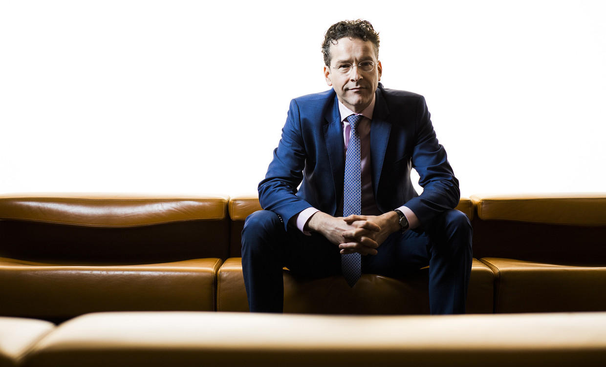 Jeroen Dijsselbloem: 'We hebben nu een feitelijke coalitie van vijf partijen. Tegen de verwachtingen in heeft dat goed gewerkt.' Beeld Freek van den Bergh