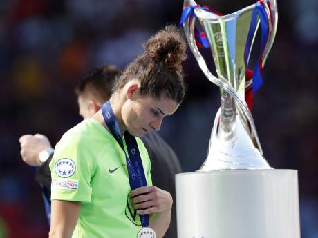 Tranen bij Nederlands Wolfsburg-trio na verloren CL-finale: ‘Het verdriet is hartstikke groot’