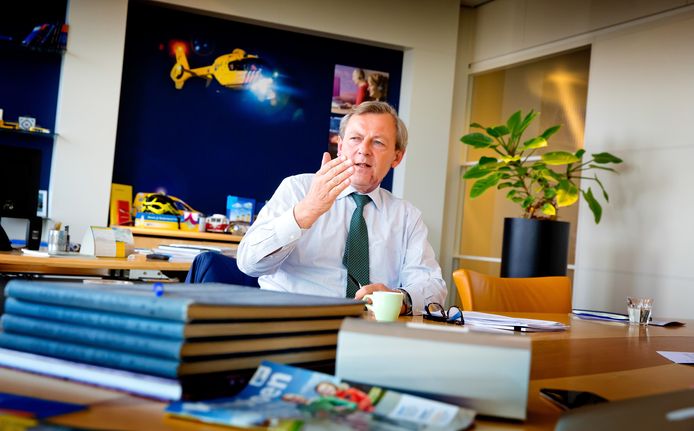 ANWB-directeur Frits van Bruggen: ,,Nemen we de veranderingen niet serieus, dan voorzien wij dat het aantal zwaargewonden in het verkeer in de komende tien jaar stijgt van 20.000 naar 30.000.‘’
